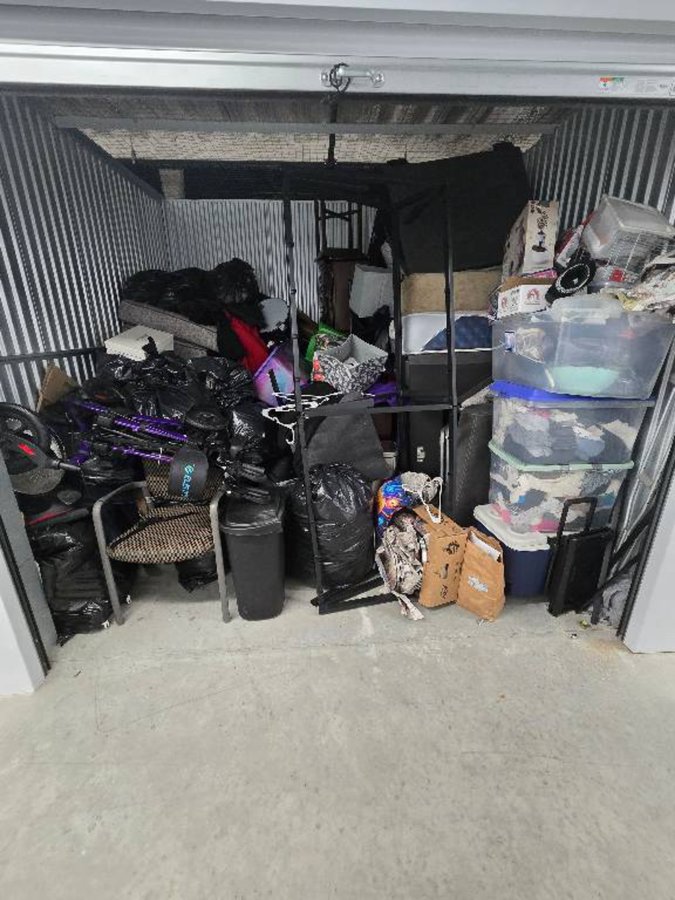 10 x 10 storage unit in Largo, MD