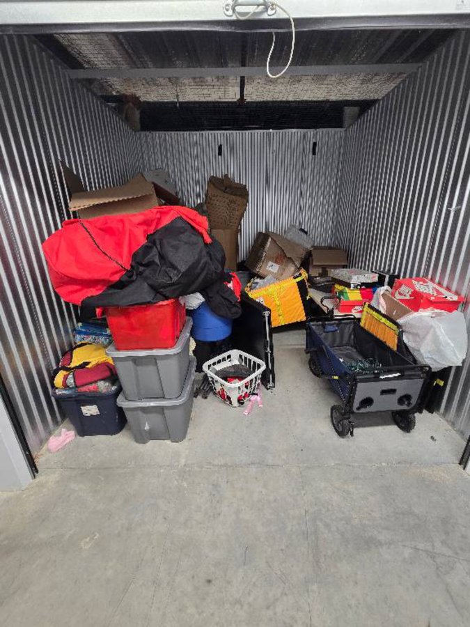 10 x 10 storage unit in Largo, MD