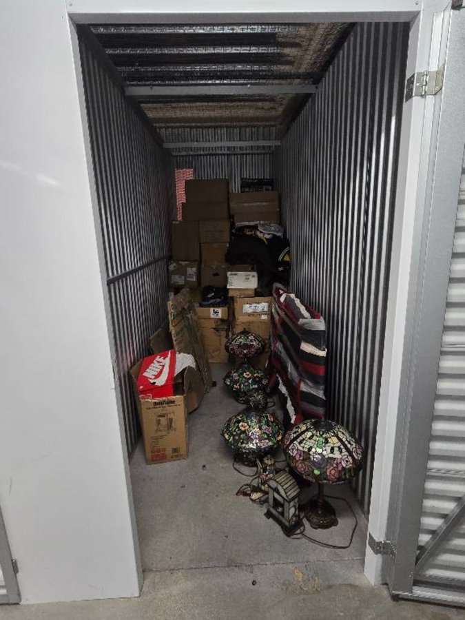 5 x 12 storage unit in Largo, MD