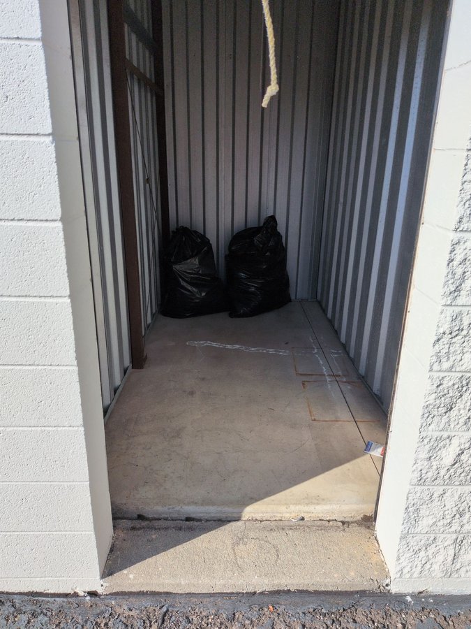 5 x 10 storage unit in Farmington, MI