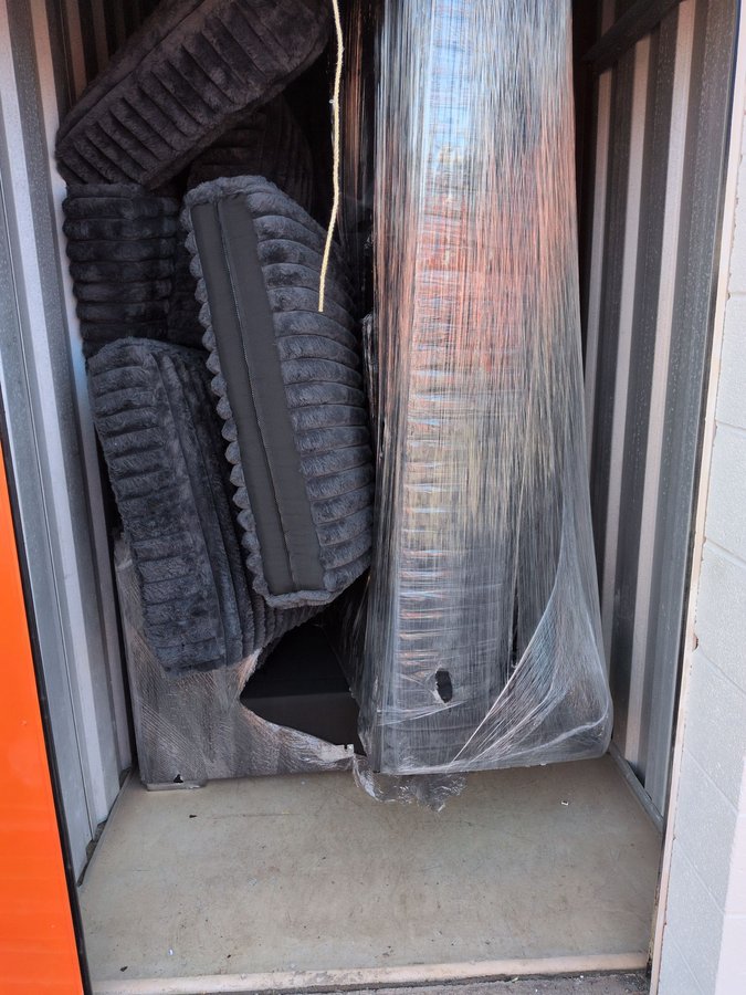 5 x 10 storage unit in Farmington, MI