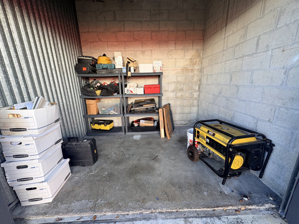 7 x 10 storage unit in Dania, FL