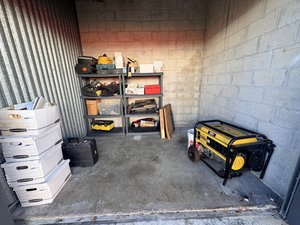 7 x 10 unit in Dania