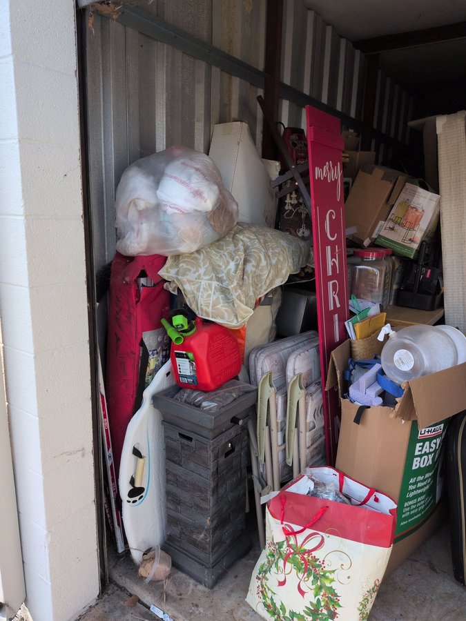 10 x 20 storage unit in Farmington, MI