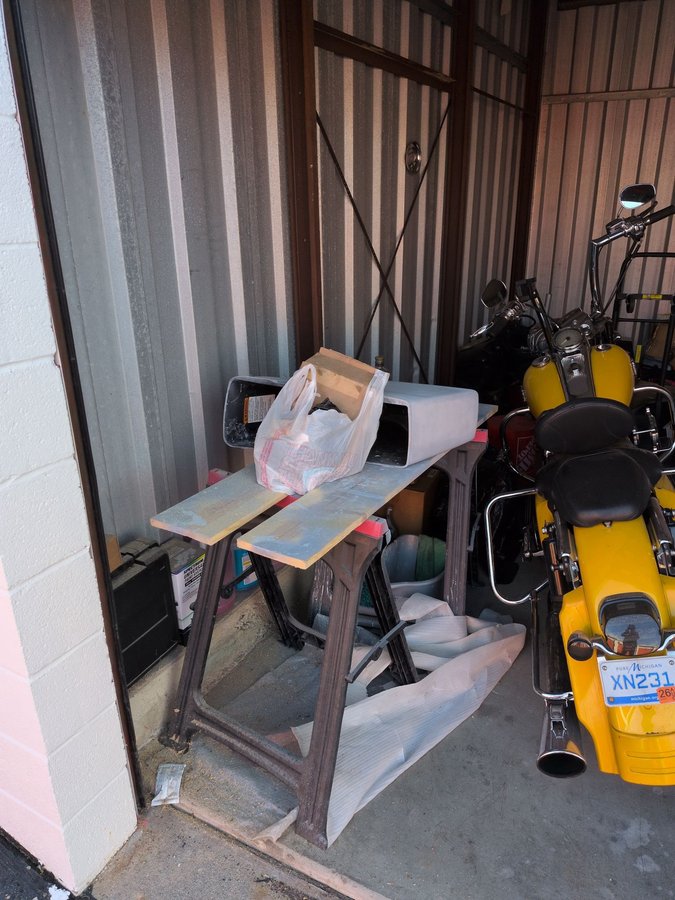 10 x 15 storage unit in Farmington, MI