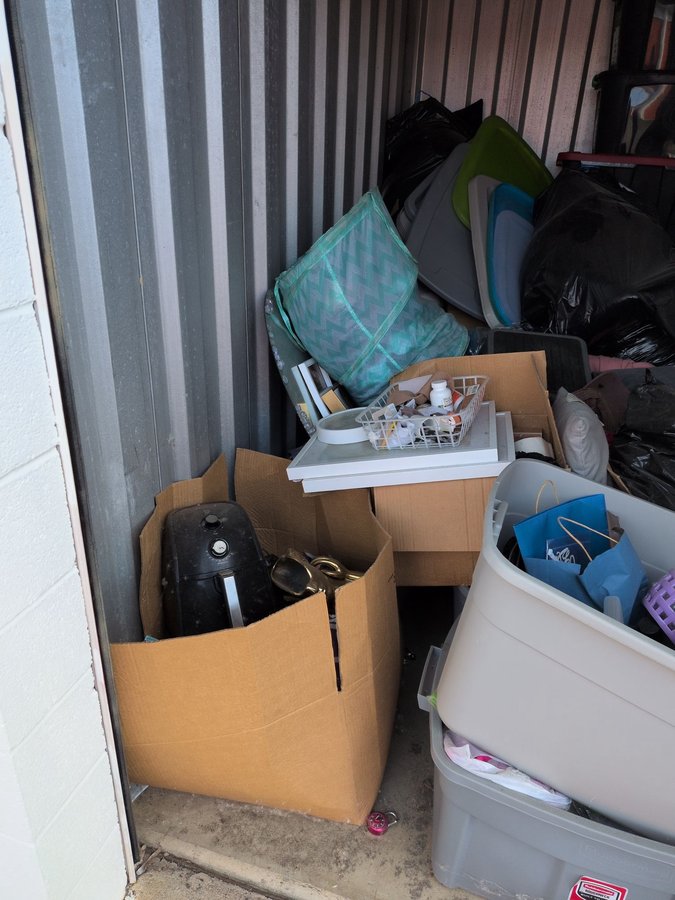 5 x 10 storage unit in Farmington, MI