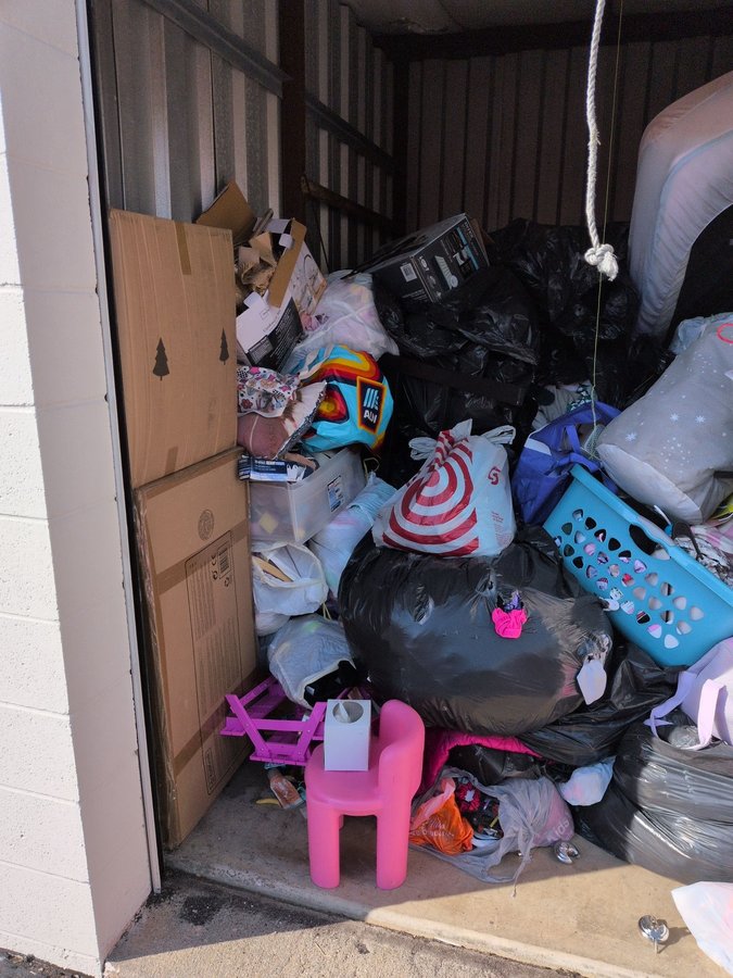 7 x 10 storage unit in Farmington, MI