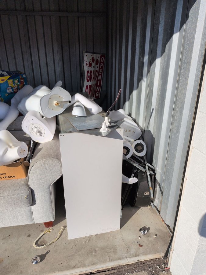 10 x 10 storage unit in Farmington, MI