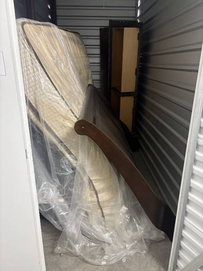 5 x 10 storage unit in Dallas, TX