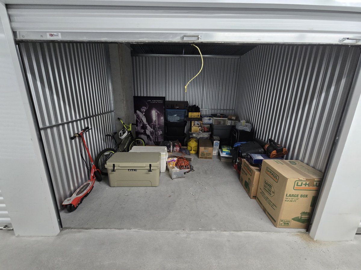 10 x 10 storage unit in Naranja, FL