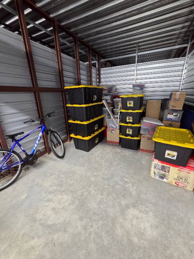 10 x 15 storage unit in Tallahassee, FL