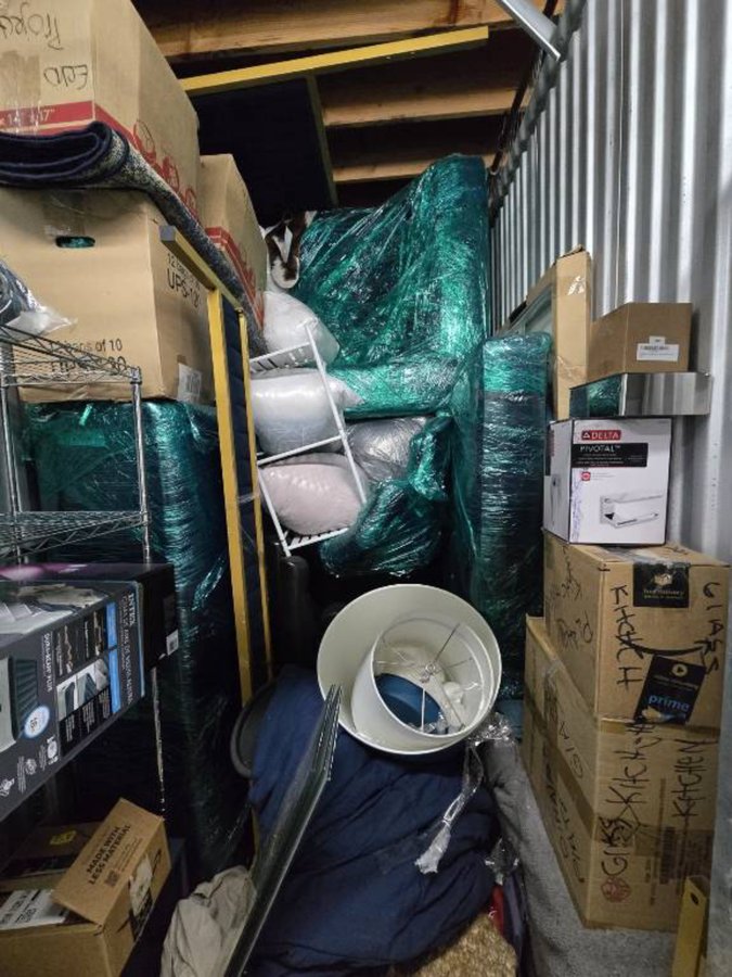 5 x 12 storage unit in Los Angeles, CA