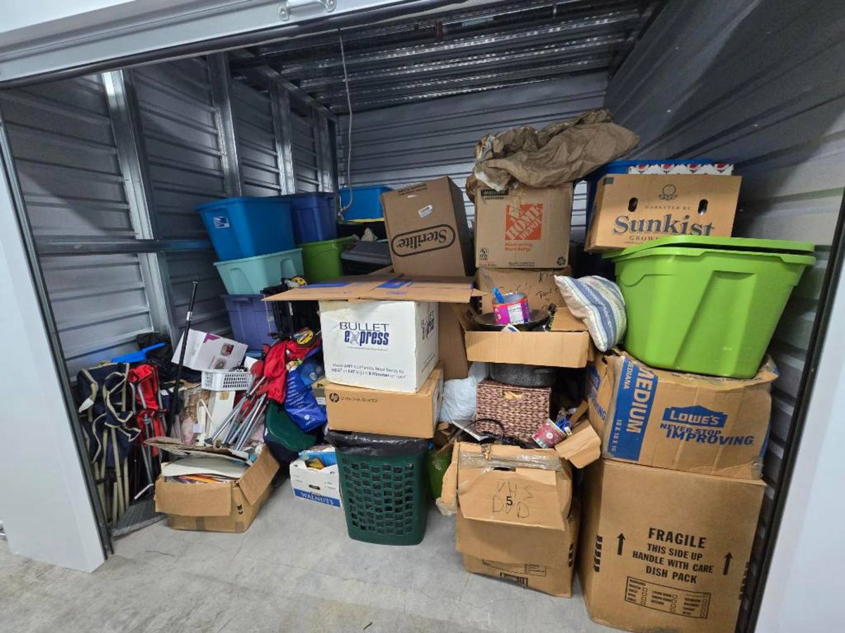10 x 10 storage unit in Beaverton, OR