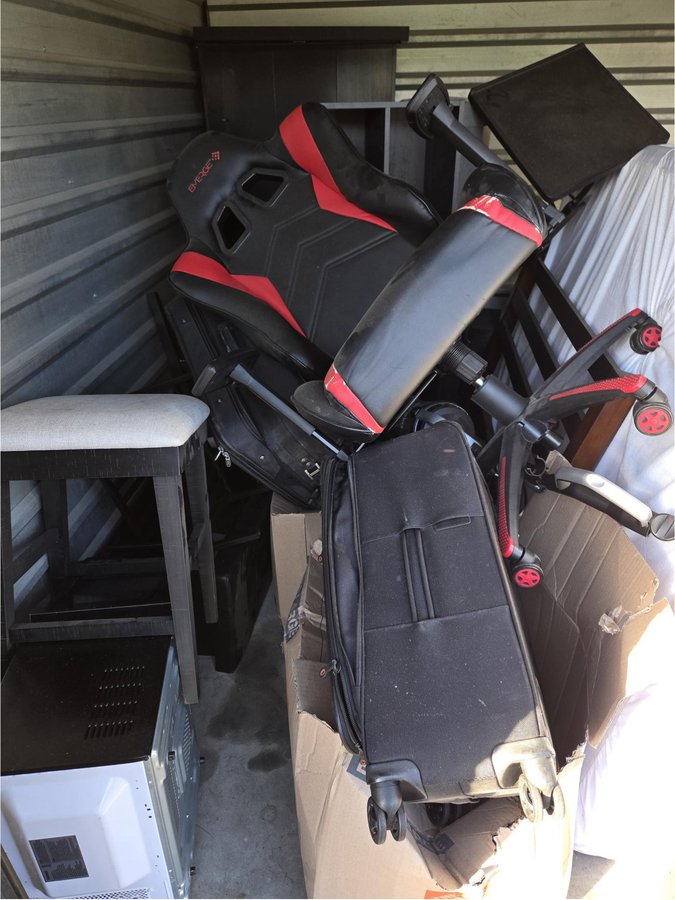 10 x 10 storage unit in Northridge, CA