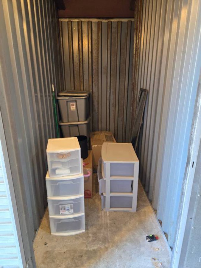 4 x 8 storage unit in Hampton, VA