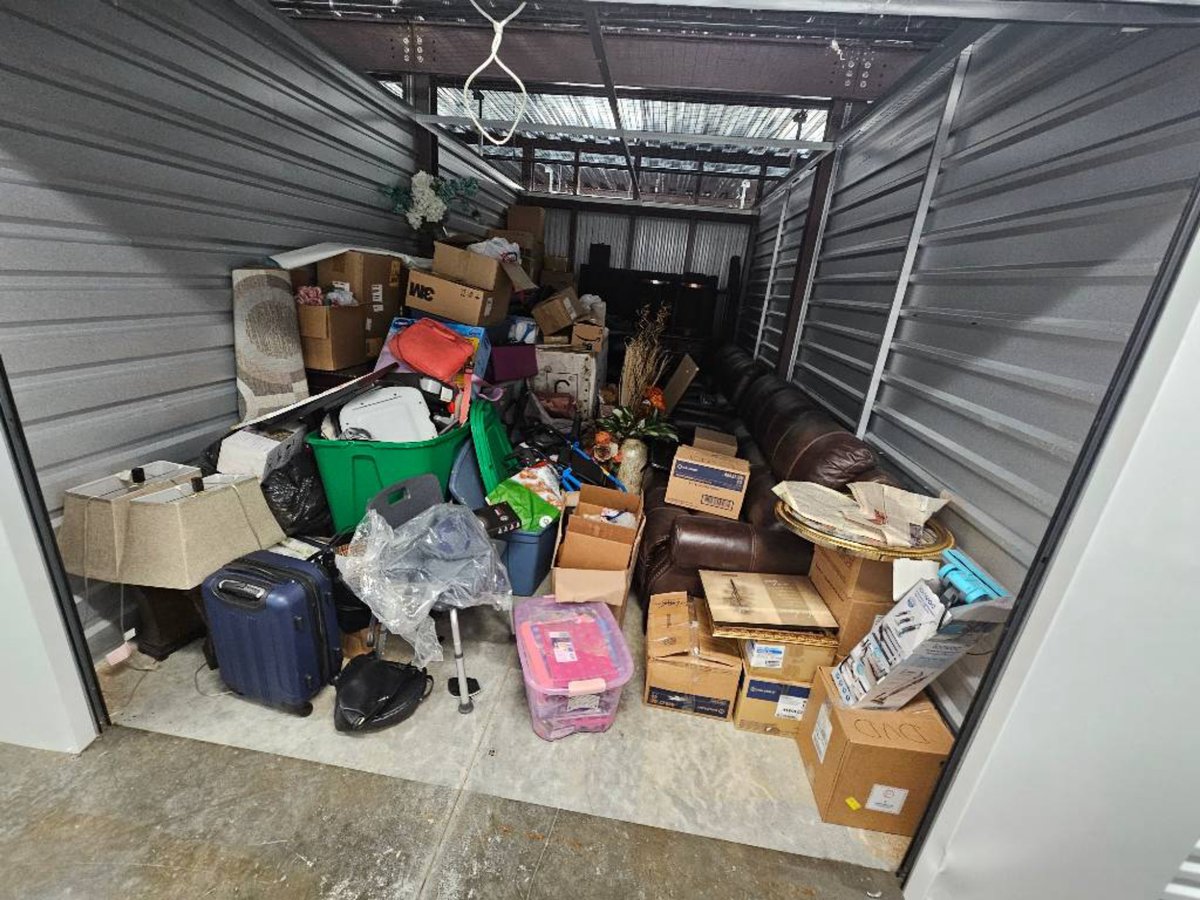 10 x 20 storage unit in Tallahassee, FL