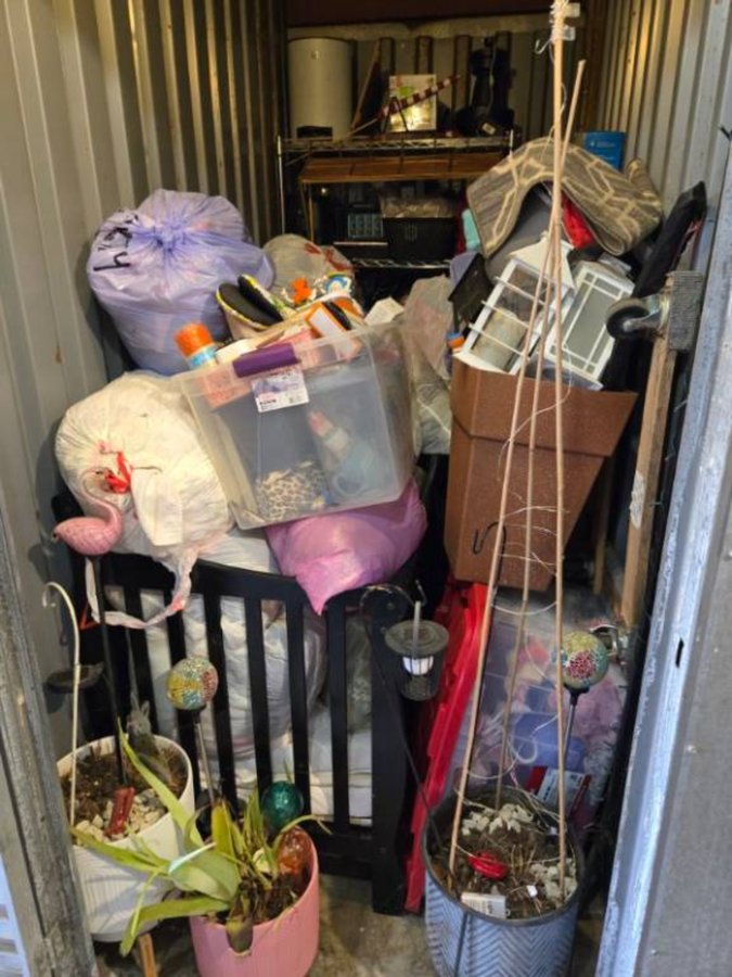 4 x 8 storage unit in Hampton, VA