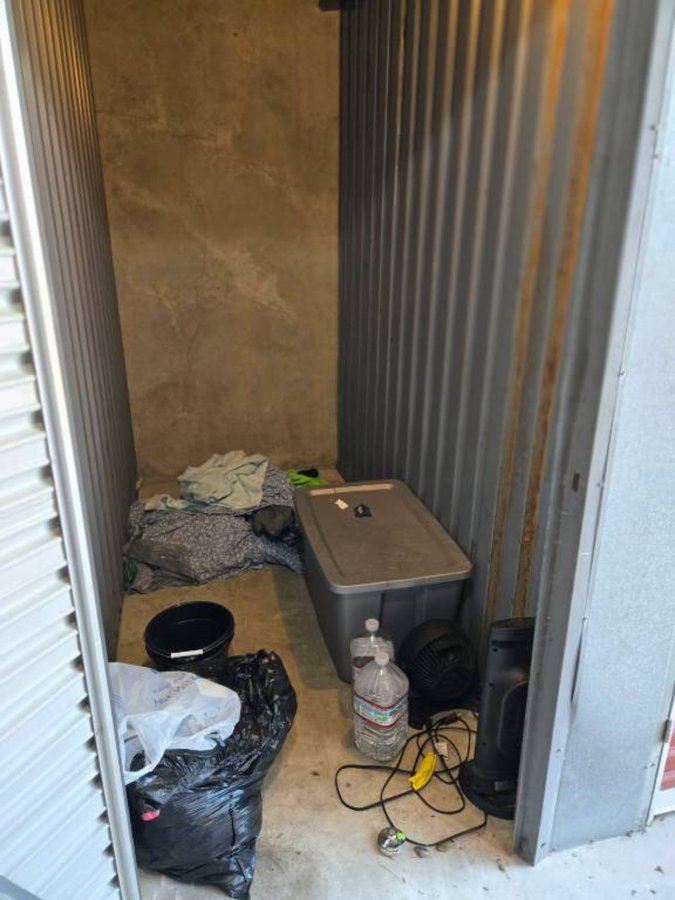 4 x 8 storage unit in Hampton, VA
