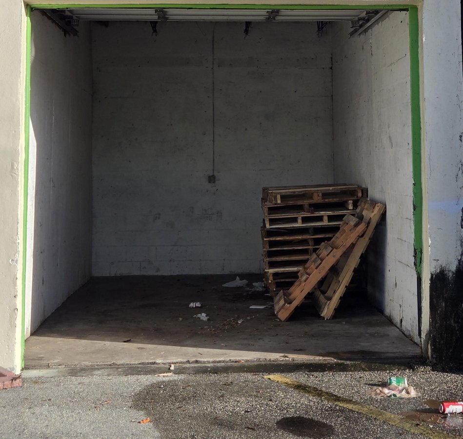 12 x 19 storage unit in Fort Lauderdale, FL