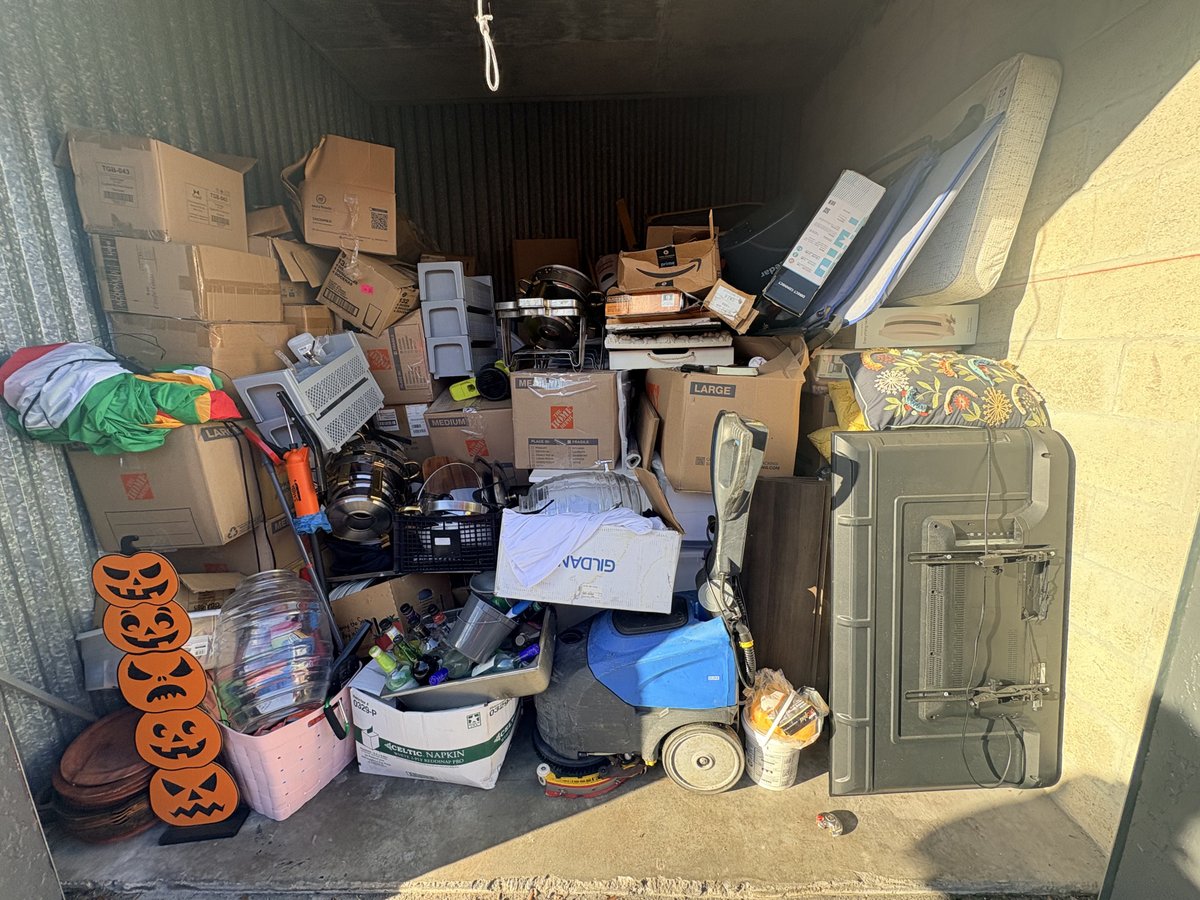 10 x 10 storage unit in Dania, FL