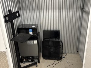 5 x 5 unit in Wayne