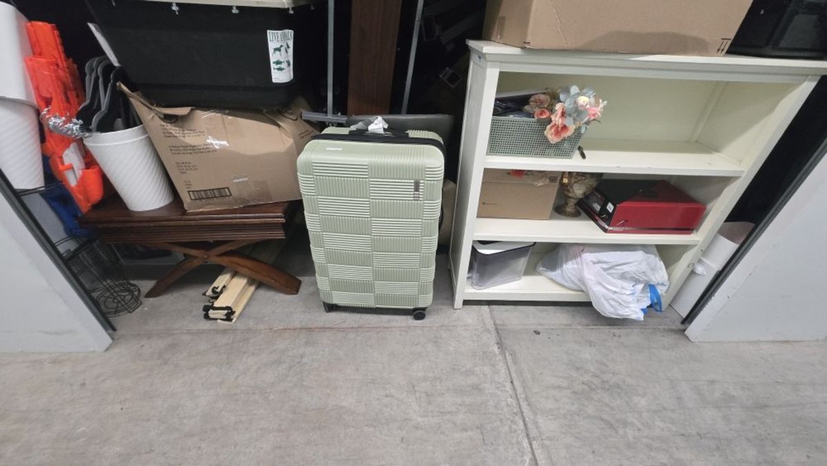 10 x 10 storage unit in Hollywood, FL