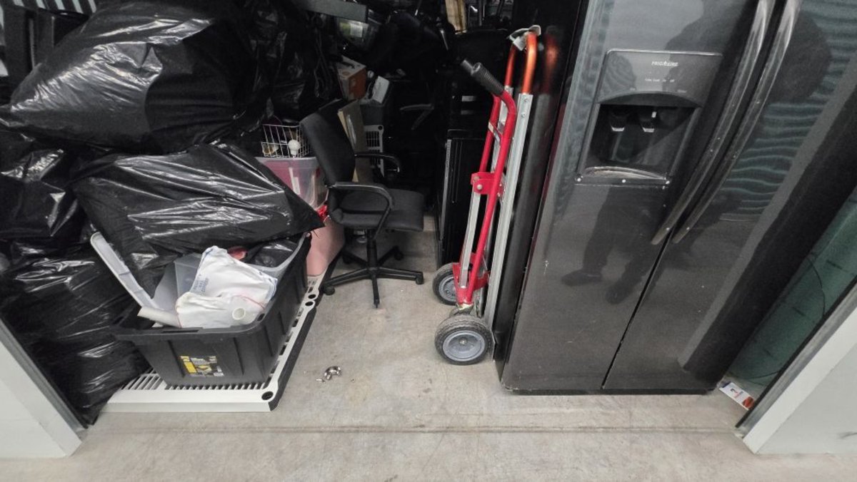 10 x 15 storage unit in Hollywood, FL