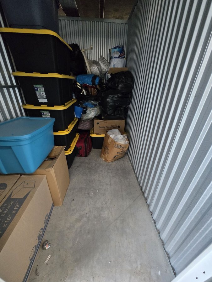 5 x 10 storage unit in Hollywood, FL