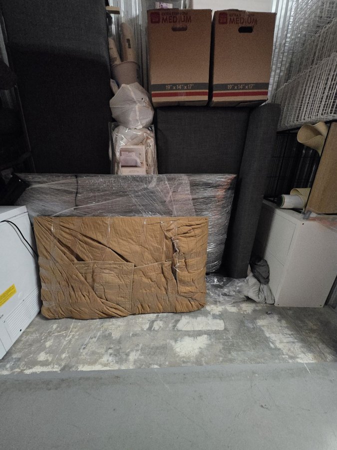 10 x 4 storage unit in Hollywood, FL