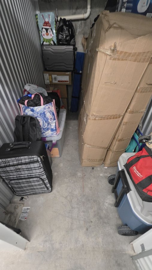 5 x 10 storage unit in Hollywood, FL