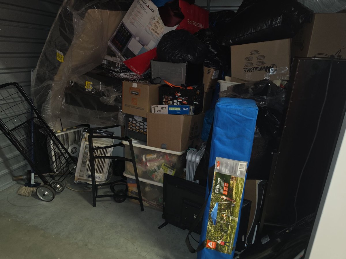 10 x 10 storage unit in Bridgeport, CT