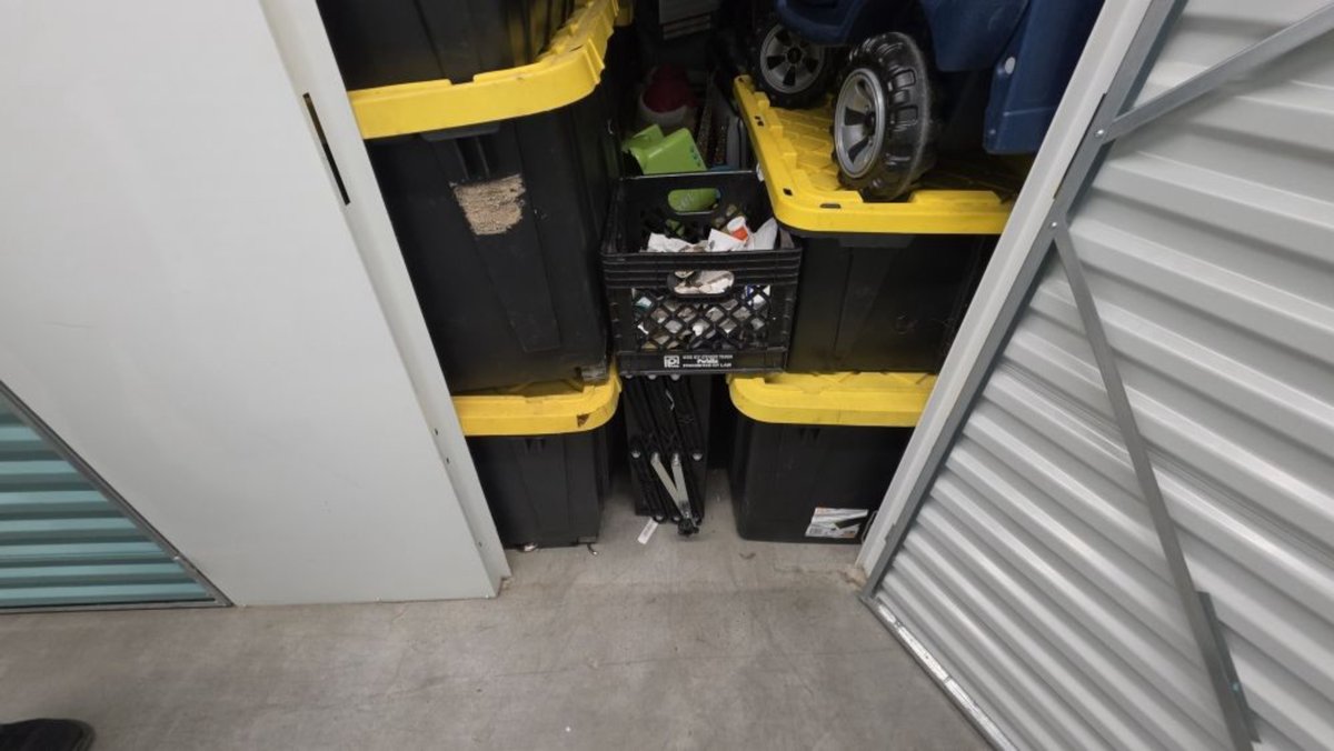5 x 10 storage unit in Hollywood, FL