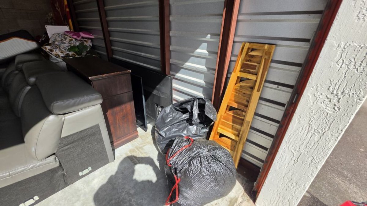 10 x 20 storage unit in Hollywood, FL