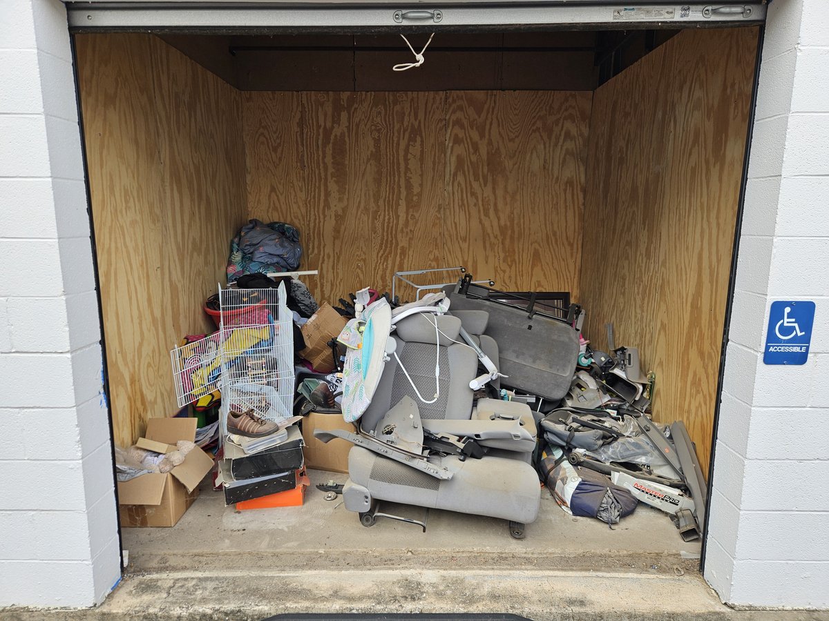 10 x 10 storage unit in Dallas, TX