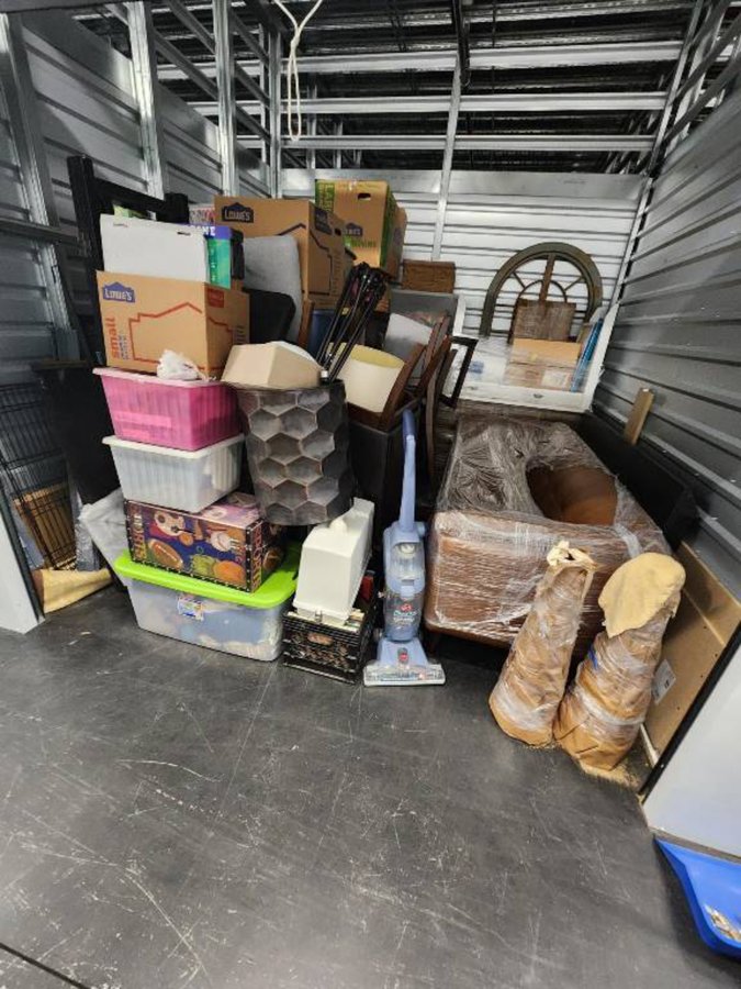 10 x 10 storage unit in Wildomar, CA