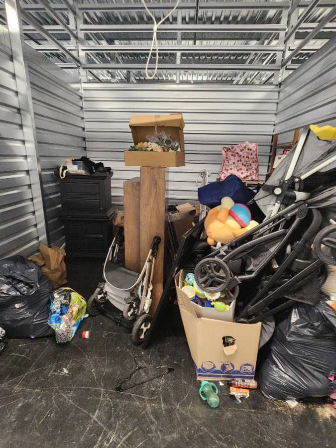 10 x 10 storage unit in Wildomar, CA