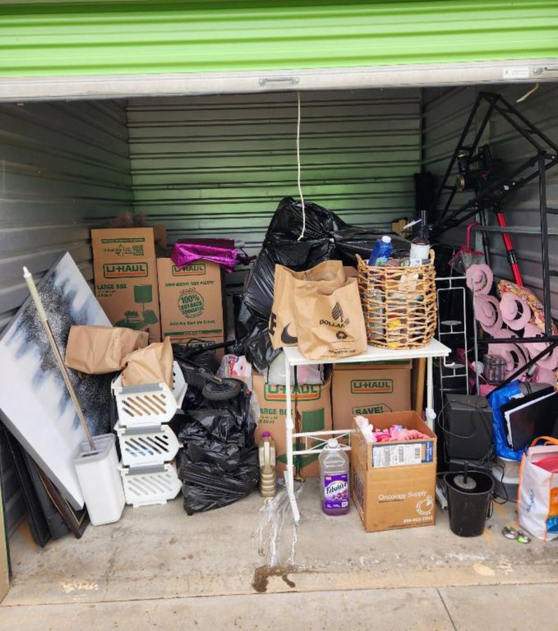 10 x 10 storage unit in Wildomar, CA