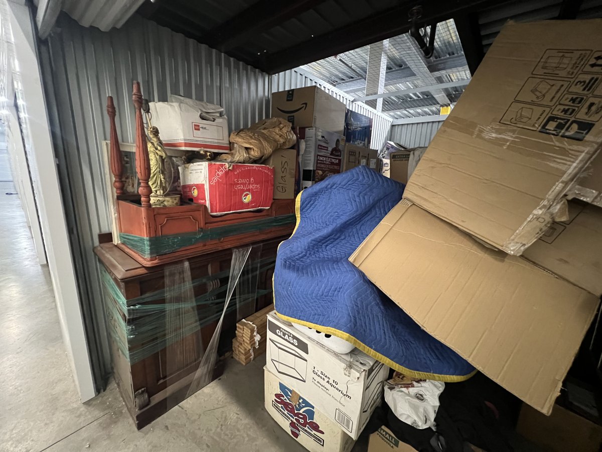 10 x 15 storage unit in San Diego, CA