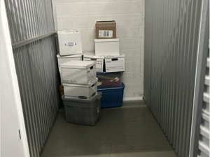 5 x 10 unit in North Bergen