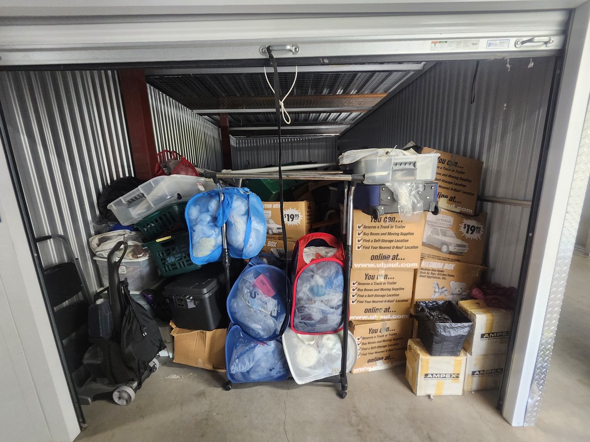 10 x 20 storage unit in Sacramento, CA