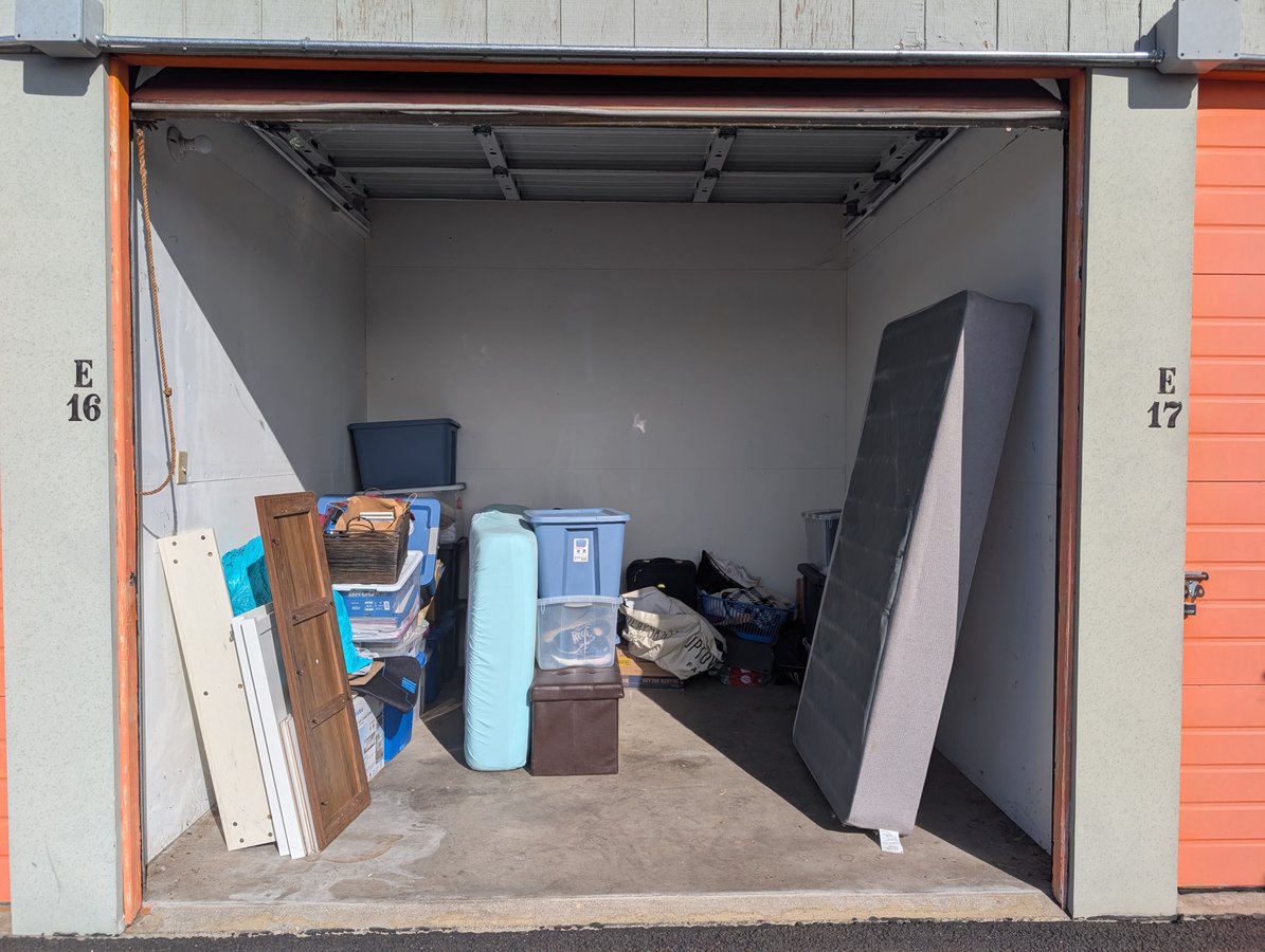 10 x 10 storage unit in Medford, OR
