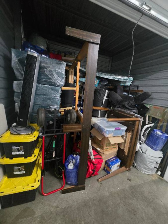 10 x 10 storage unit in Oakland, CA