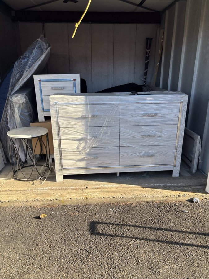 10 x 10 storage unit in Philadelphia, PA