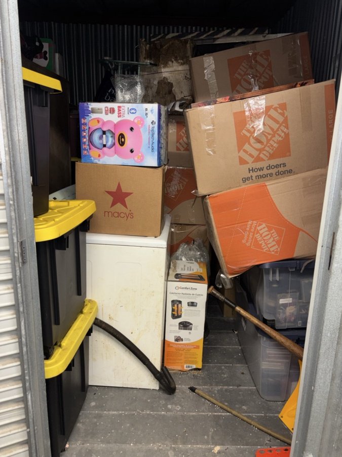 10 x 10 storage unit in Philadelphia, PA