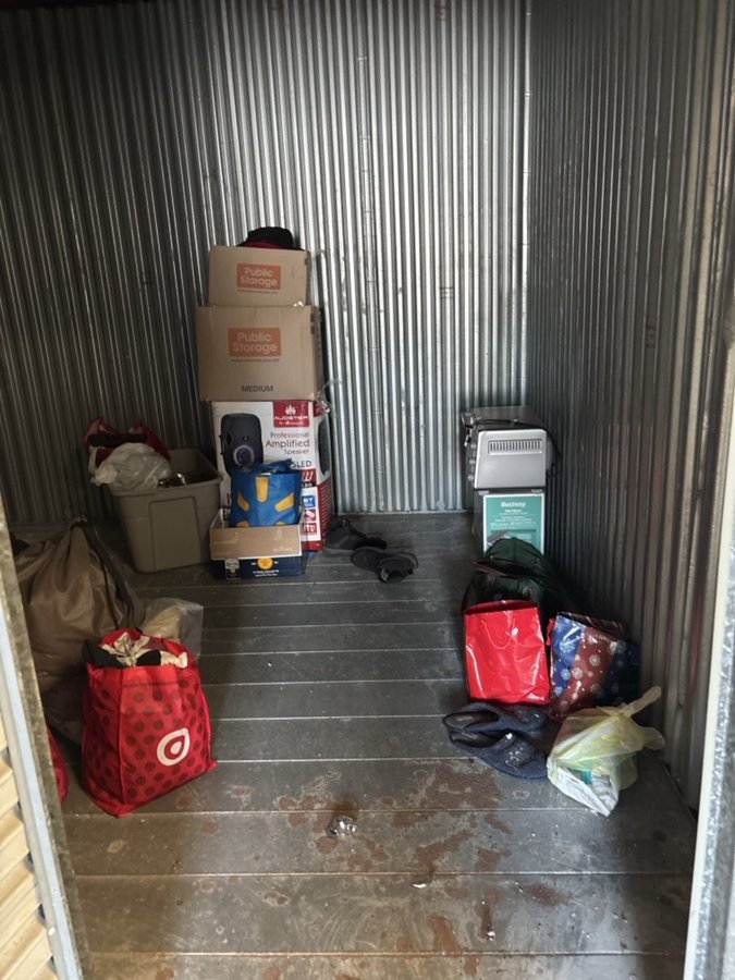10 x 10 storage unit in Philadelphia, PA