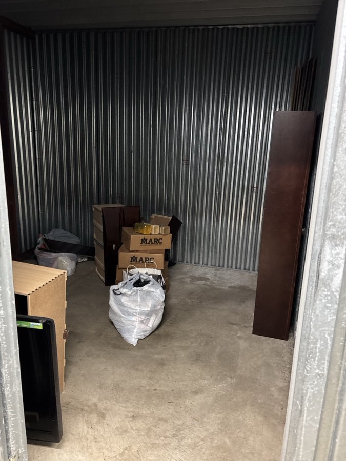 10 x 10 storage unit in Philadelphia, PA