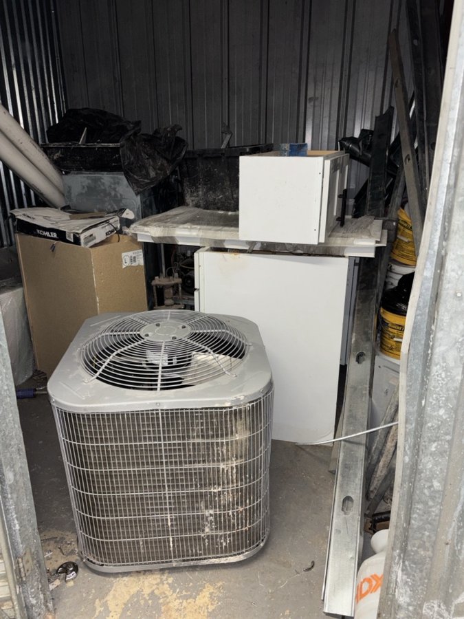 10 x 10 storage unit in Philadelphia, PA