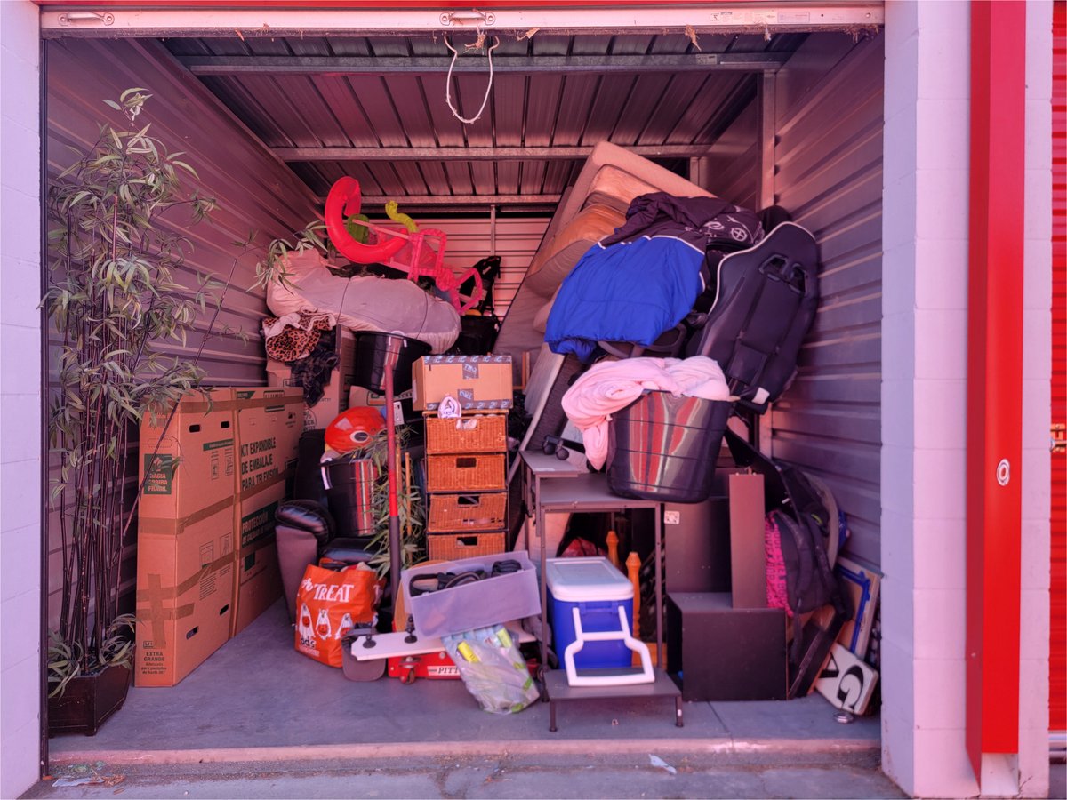 10 x 15 storage unit in Victorville, CA