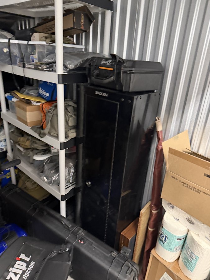 10 x 10 storage unit in Redmond, WA