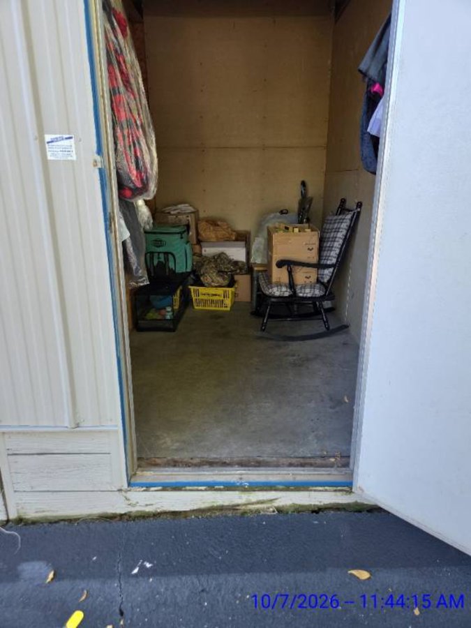6 x 10 storage unit in MT Carmel, IL
